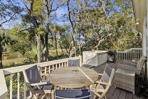 Wonderful Deck Space with Grill