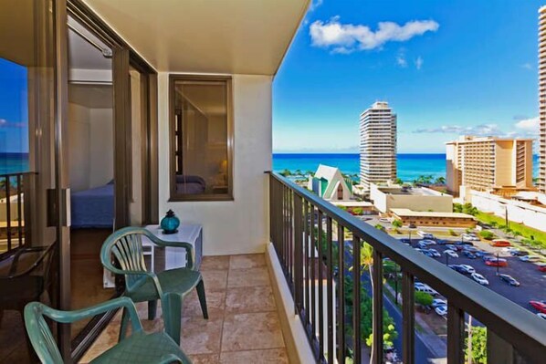 View from lanai of
Waikiki Beach! 