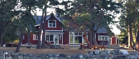 Main House and a high tide