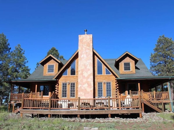 Back of the Cabin...large wrap around deck!