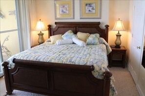 Master bedroom, king size bed, memory foam mattress, romantic view of the Gulf