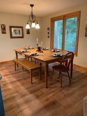 The table expands to seat 16 people 
