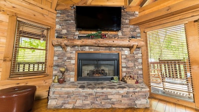 Private log cabin at the foot of the Smoky Mountains