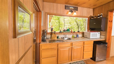 Private log cabin at the foot of the Smoky Mountains