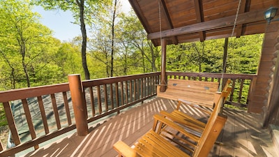 Private log cabin at the foot of the Smoky Mountains