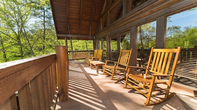 Private log cabin at the foot of the Smoky Mountains