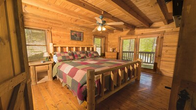 Private log cabin at the foot of the Smoky Mountains
