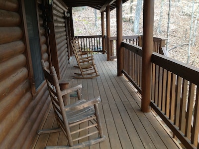 Private log cabin at the foot of the Smoky Mountains