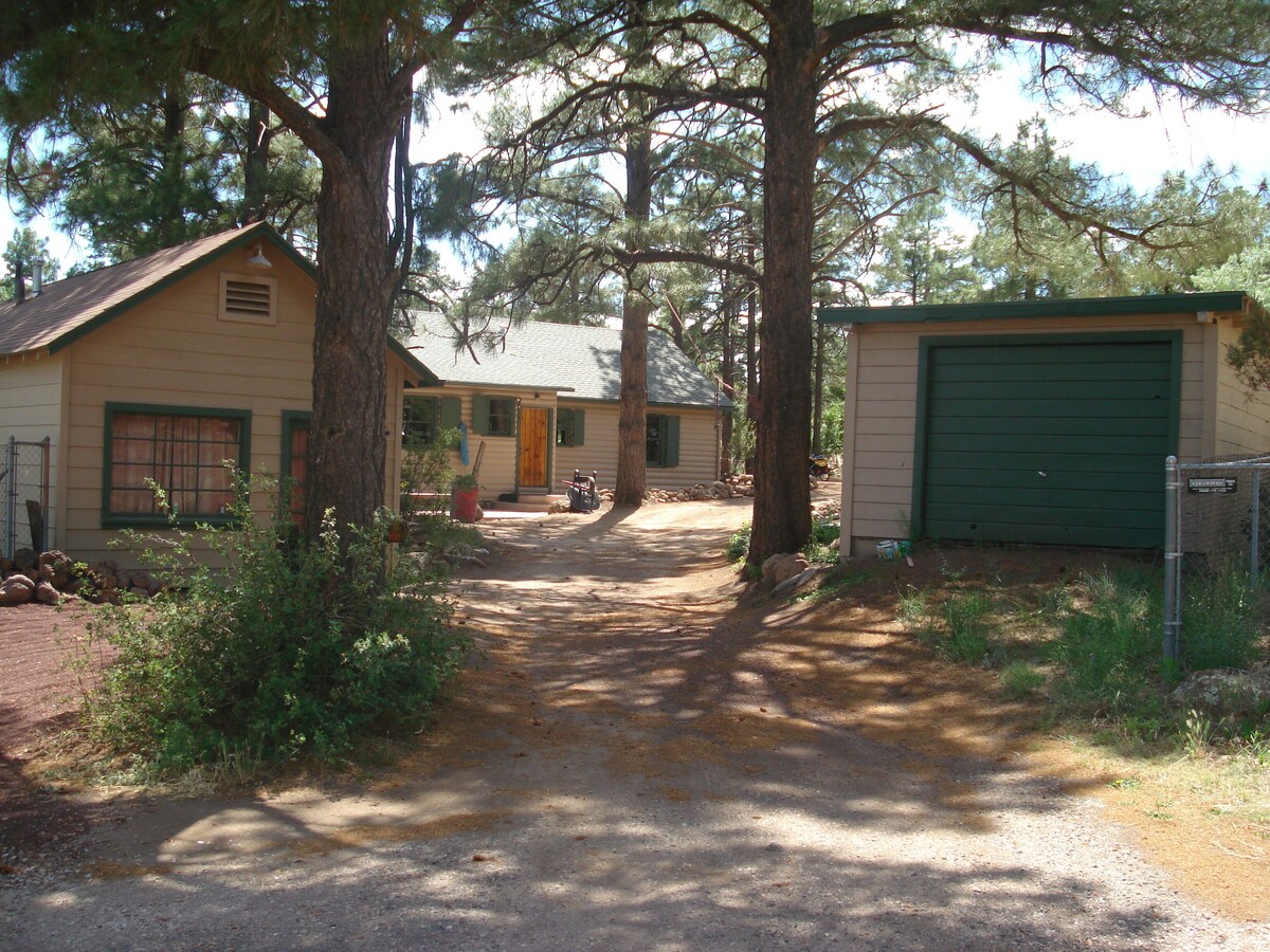 Modern Historic Cabin, Quiet, Private