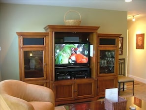 Mountain view Living Room with HDTV, Surround sound, WiFi, and More