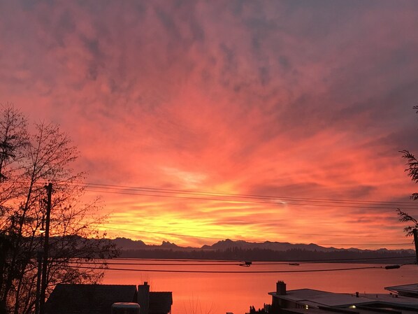 BEAUTIFUL Sunrise over Lake Stevens, accessible from top of outdoor stairs 