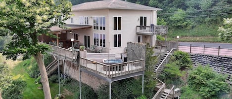 LAKE HOUSE ~ South
Waterfront property on Lake Aldred/Susquehanna River.