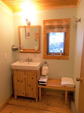 Forest Bedroom en suite bathroom. 