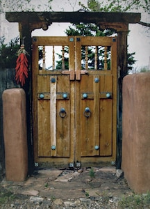 CHARMING TAOS ADOBE HOME