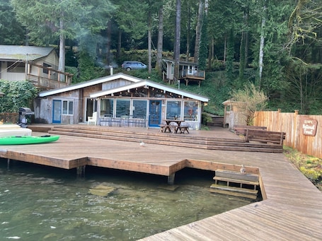 A rustic cabin without distraction of cable or wi-fi.