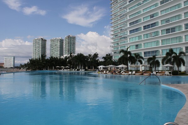 Peninsula Pool 300 Yards Long!!!