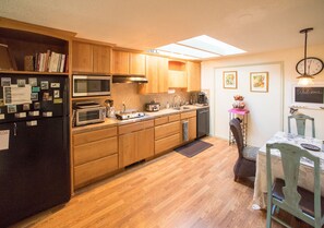 Kitchen dinning area