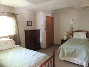 second bedroom with 2 twin beds