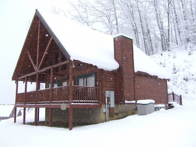 Solid Ground Lodge - Luxury Cabin.