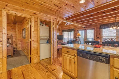 Solid Ground Lodge - Luxury Cabin.