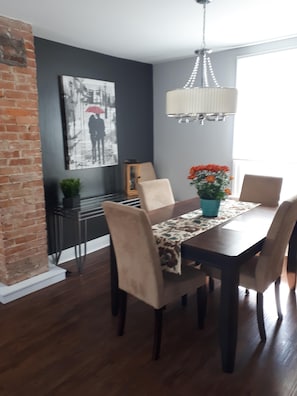 Dinning Room
Table has additional leaves to hold 10 people