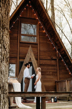 Elope at our stunning a-frame!
Victoria Smith Photography