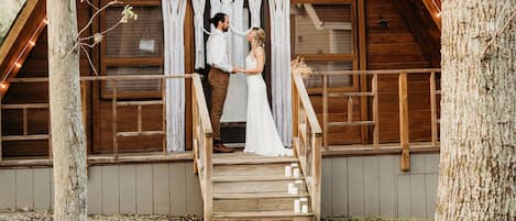 Elope at our stunning a-frame!
Victoria Smith Photography