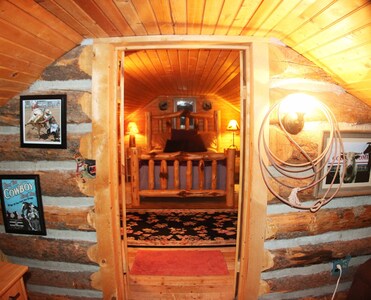 Iconic Log Cabin At The Yellowstone River Ranch