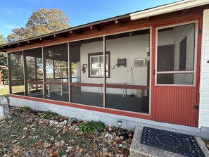 Cabin 4 porch/exterior, lake view