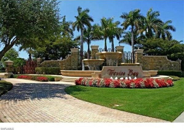 Entry to Treviso Bay ... Fountains & Beautiful Bridge ... Exceptional! 5/5