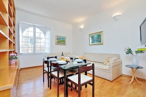 Rome Rental near Colosseum - Living Room and sofa beds