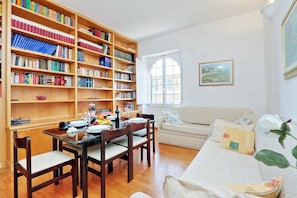 Rome Rental near Colosseum - Living Room and sofa beds