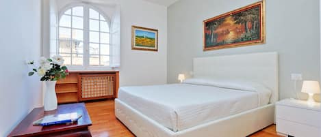 Rome Vacation Rental near Colosseum - Bedroom #1 with King bed