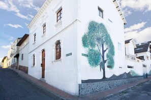 Casa LunaLoma front facade.