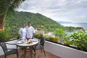 Rogelio/Fide--treat you like royalty with amazing food and Rogelio handles valet 