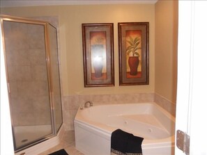 MASTER  BATH WITH JACUZZI AND SEPARATE SHOWER