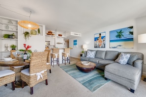 Kaanapali Shores 725 Living area 1