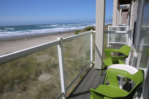 First-floor balcony; right on the beach.