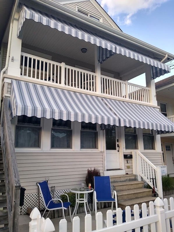 front view of the house, this is a 2nd floor rental with the open porch