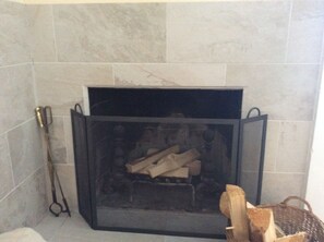  Wood-burning fireplace 