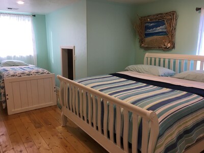 Gorgeous Location, Many Outdoor Activities, Sleeps 52 in Beds + Camping
