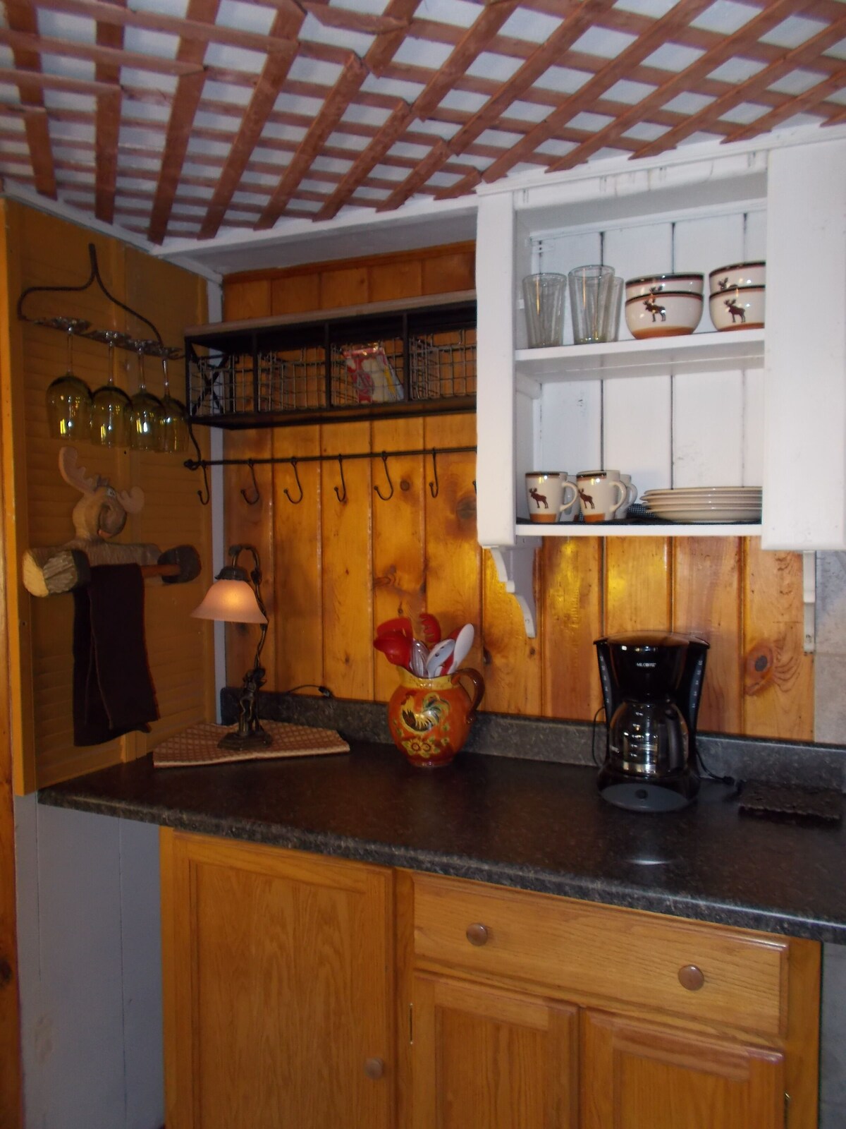 2bed 1bath unit with private balcony and hot tub, 5 min to Estes park