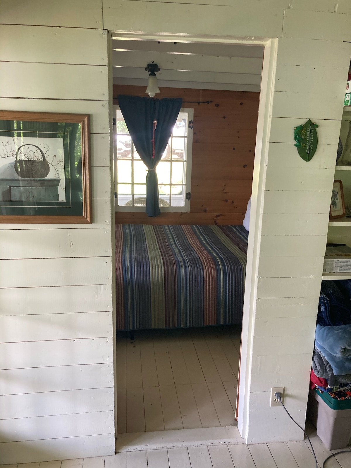 Lakefront Cottage on the south shore of Lake Memphremagog