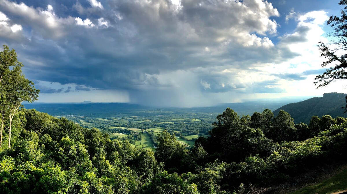 Large, Stunning Cabin with Breathtaking View of Piedmont, Pilot Mountain