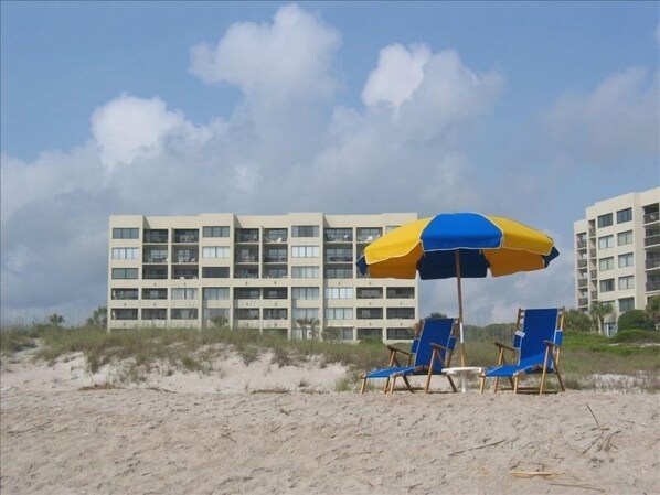 Looking up at the C Building at Amelia Surf and Racquet Club