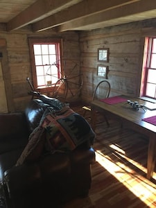 Log Cabin - Sleeps 8 in Beautiful Hunt Country!