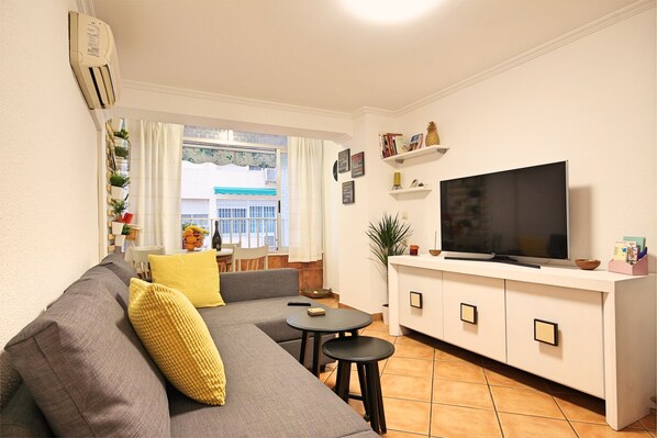 Wide screen led TV