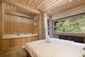 Bedroom with spa bathtub