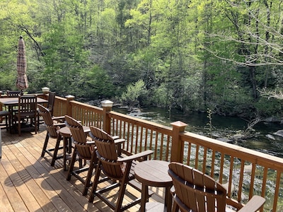 Cabin on Hwy 129 overlooking Cheoah River - 8 miles to Tail of the Dragon