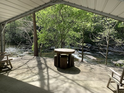 Cabin on Hwy 129 overlooking Cheoah River - 8 miles to Tail of the Dragon